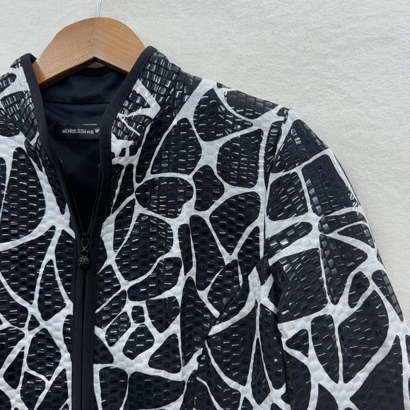 aDressing Woman Women’s Medium Black White Abstract Print Shimmering Jacket - Picture 3 of 7